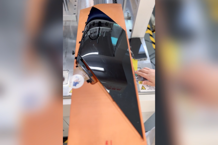 汽配廠降本增效新路徑：汽車D柱貼膜機 無氣泡貼膜 自動貼膜機廠家